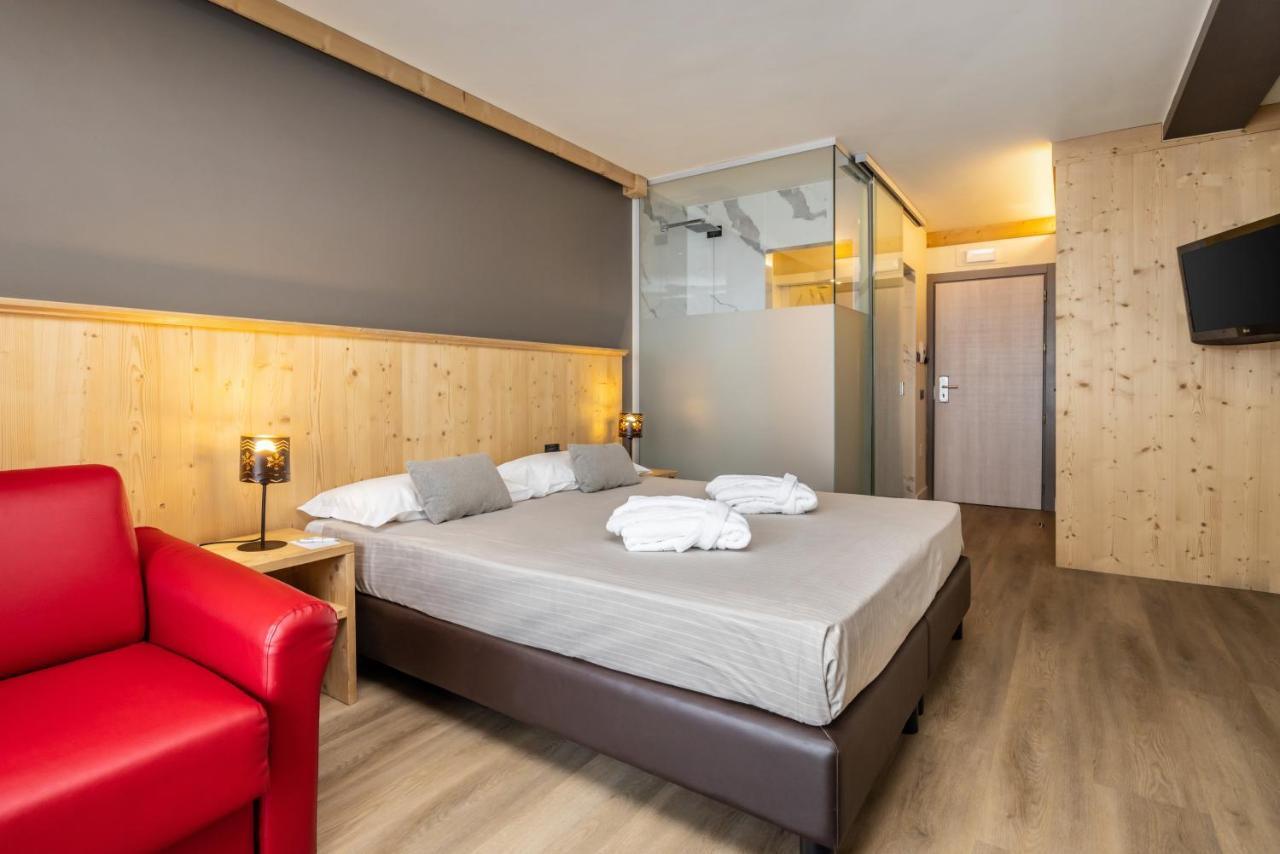 Hotel Piandineve Tonalepas Buitenkant foto