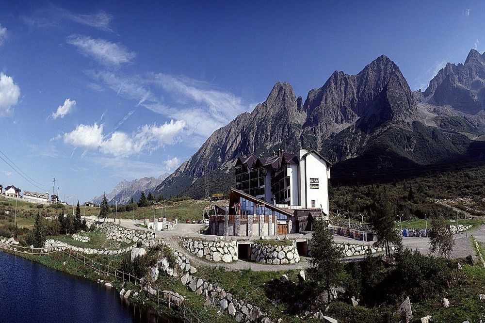 Hotel Piandineve Tonalepas Buitenkant foto