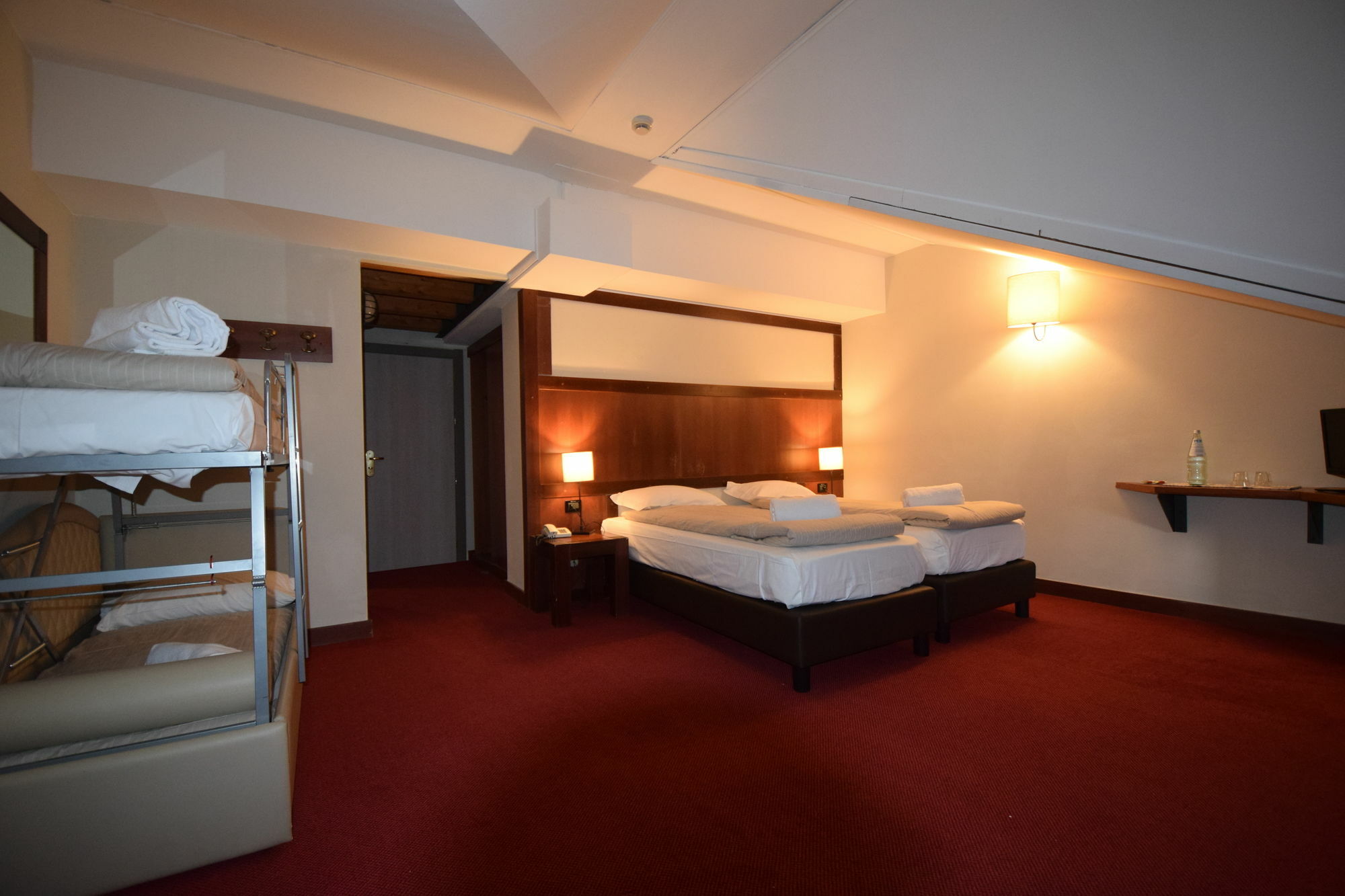 Hotel Piandineve Tonalepas Buitenkant foto